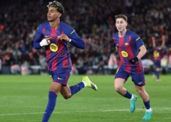 Barcelona vence al Oviedo y recupera el liderato