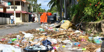 Basura y obras paralizadas golpean a residentes de El Brisal