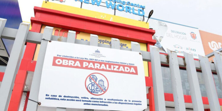 Comercios chinos en Santiago evaden cierre y continúan ventas por Internet