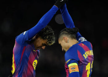 El Barça remonta al Copenhague y entra al Top 8