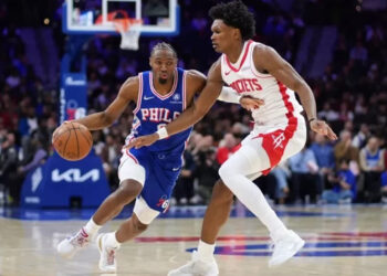 Embiid y Maxey lideran a los Sixers; Clippers ganan el derbi angelino