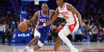 Embiid y Maxey lideran a los Sixers; Clippers ganan el derbi angelino