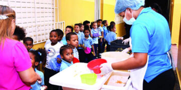 Inabie reduce sal y controla azúcar en menú escolar