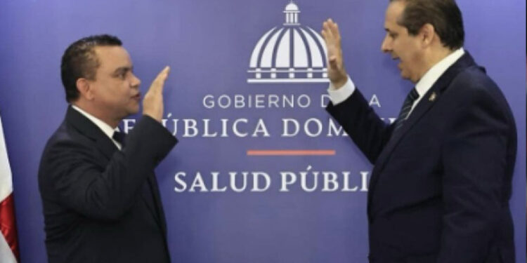 Juramentan a Julio Landrón como nuevo director del SNS