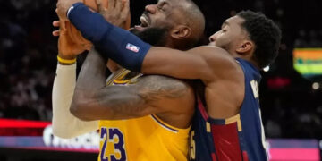 LeBron y Lakers caen ante Cavaliers en Cleveland