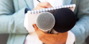 Más de 300 periodistas encarcelados en el mundo en 2025