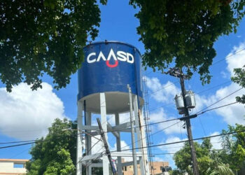 Moradores del residencial Monumental exigen a la CAASD solucionar falta de agua