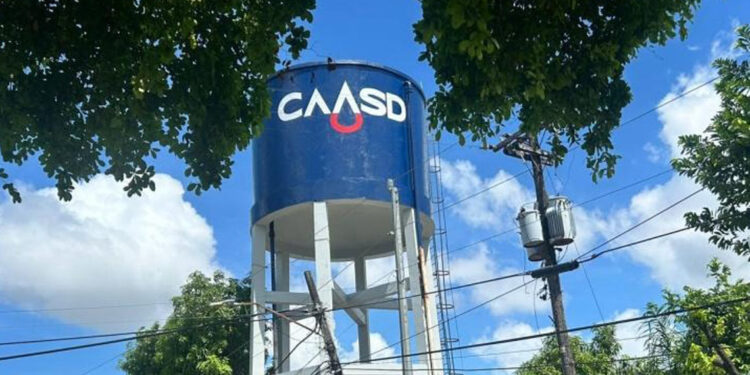 Moradores del residencial Monumental exigen a la CAASD solucionar falta de agua