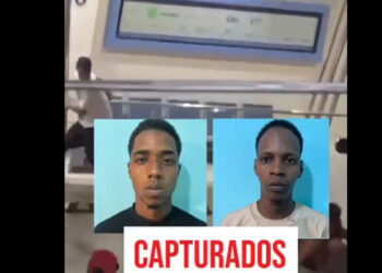 Policía apresa a dos jóvenes por asalto en clínica de Los Alcarrizos
