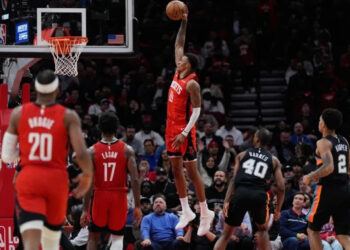 Spurs caen en Houston y Doncic brilla ante Denver