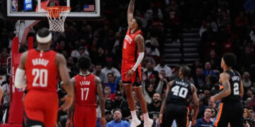 Spurs caen en Houston y Doncic brilla ante Denver