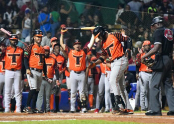 Toros del Este vencen a Leones viniendo de atrás