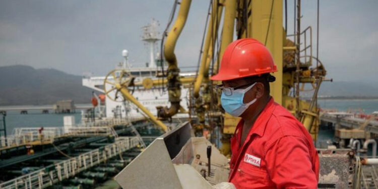 Trump promete reparar infraestructura petrolera de Venezuela