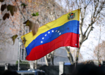 Venezuela inyecta petrodólares para bajar precios en medio de una fuerte crisis