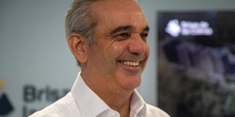 Abinader es el cuarto presidente mejor valorado en América Latina