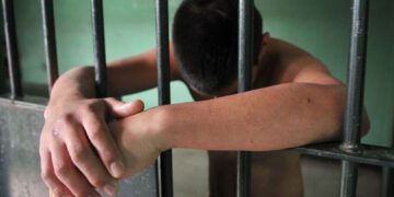 Adolescentes queman colchones en centro penal de La Vega
