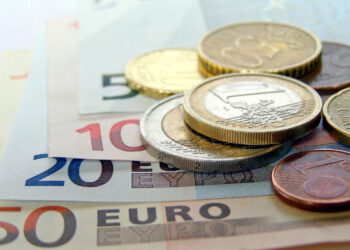 El euro cae tras fuerte creación de empleo en EEUU