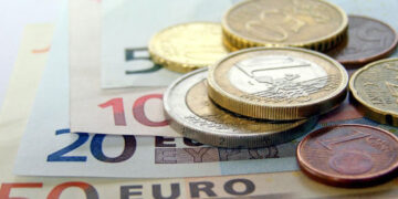 El euro cae tras fuerte creación de empleo en EEUU