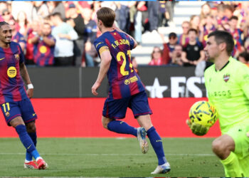 Barcelona vence al Levante y recupera liderato en LaLiga