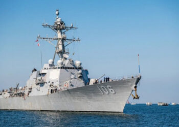 Buques de guerra de EE. UU. llegan a Puerto Príncipe