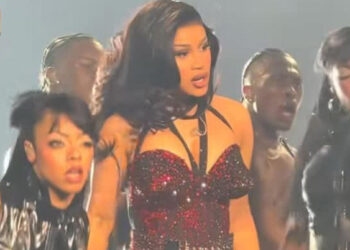 Cardi B cae en concierto y dice que fue “IA”