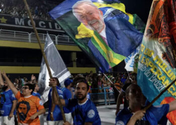 Carnaval de Río abre con carroza dedicada a Lula