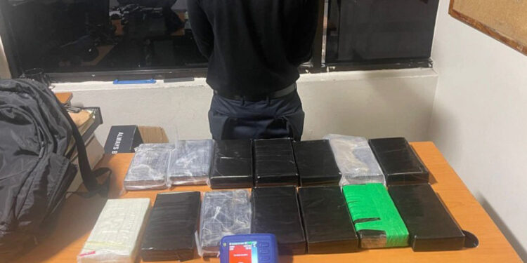 Detienen croata con cocaína en el AILA
