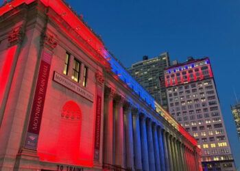 Edificios íconos de Nueva York celebran independencia dominicana