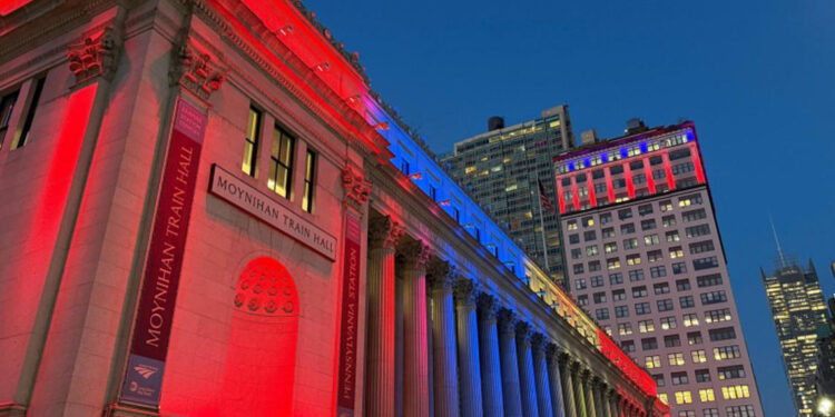 Edificios íconos de Nueva York celebran independencia dominicana