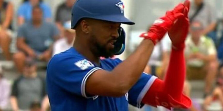 Eloy Jiménez brilla en su debut de pretemporada con Toronto