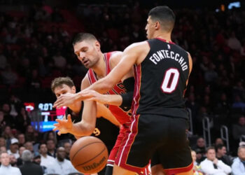 Karnišovas inicia reconstrucción de los Bulls con traspasos clave