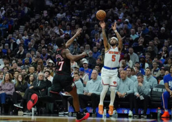 Knicks aplastan a Sixers con show de José Alvarado