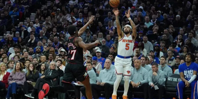 Knicks aplastan a Sixers con show de José Alvarado