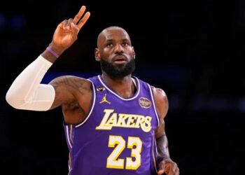 LeBron James, el más veterano con triple doble en NBA
