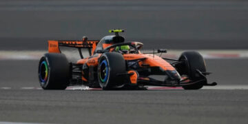 Leclerc lidera pruebas en Bahréin y Verstappen critica autos