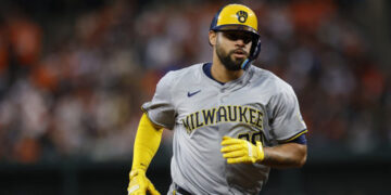 Milwaukee acuerda con Gary Sánchez por un año