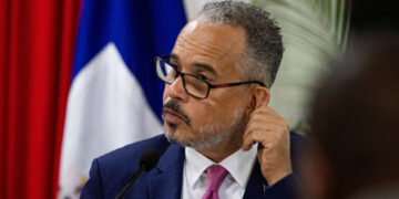 Primer ministro de Haití promete enfrentar bandas y reactivar economía