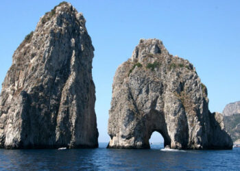 Temporal destruye el Arco de los Enamorados en Italia