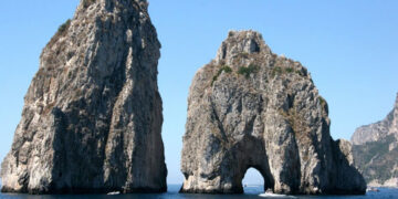 Temporal destruye el Arco de los Enamorados en Italia