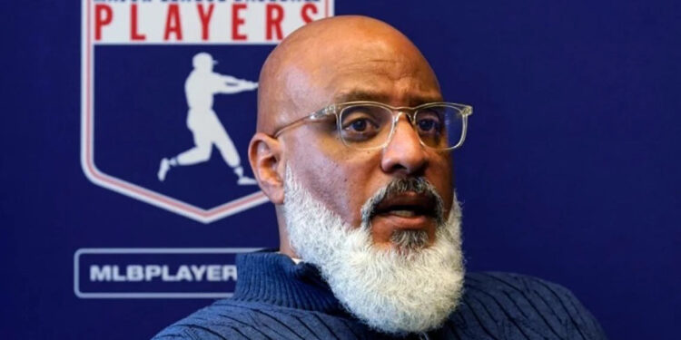 Tony Clark renuncia al sindicato de jugadores de MLB
