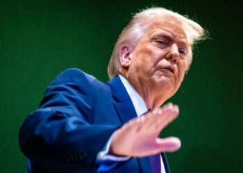 Trump ordena publicar archivos sobre Ovnis