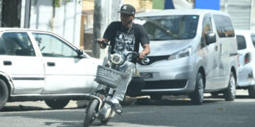 Usuarios de patinetas protestan por incautaciones