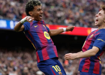 Yamal firma triplete con Barcelona ante Villarreal