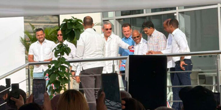 Abinader inaugura edificio OMSA de RD$117 millones