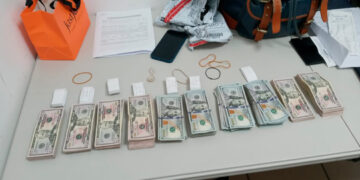 Aduanas retiene US$400 mil por divisas no declaradas