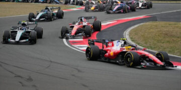 Antonelli gana en China y confirma dominio de Mercedes