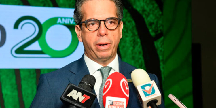 Empresarios piden unidad y transición energética