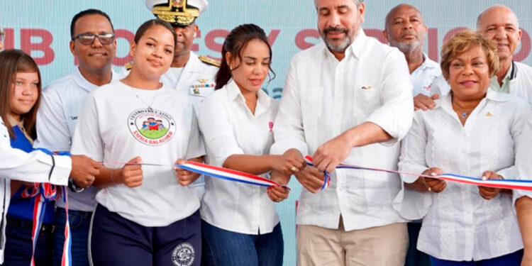 Gobierno impulsa deporte escolar con nuevo techado