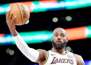 LeBron James rompe récord de partidos en la NBA