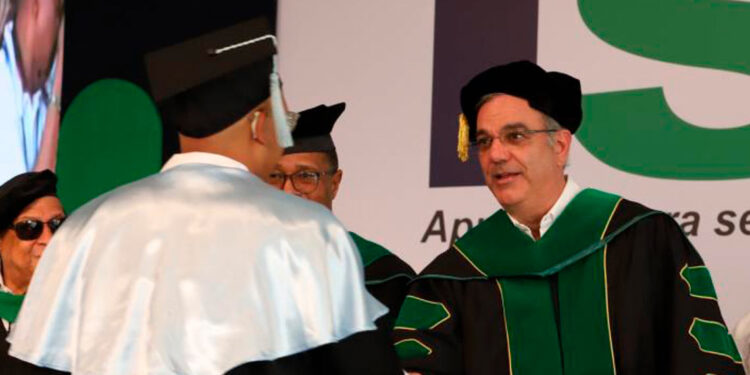 Luis Abinader encabeza graduación de técnicos en ISA